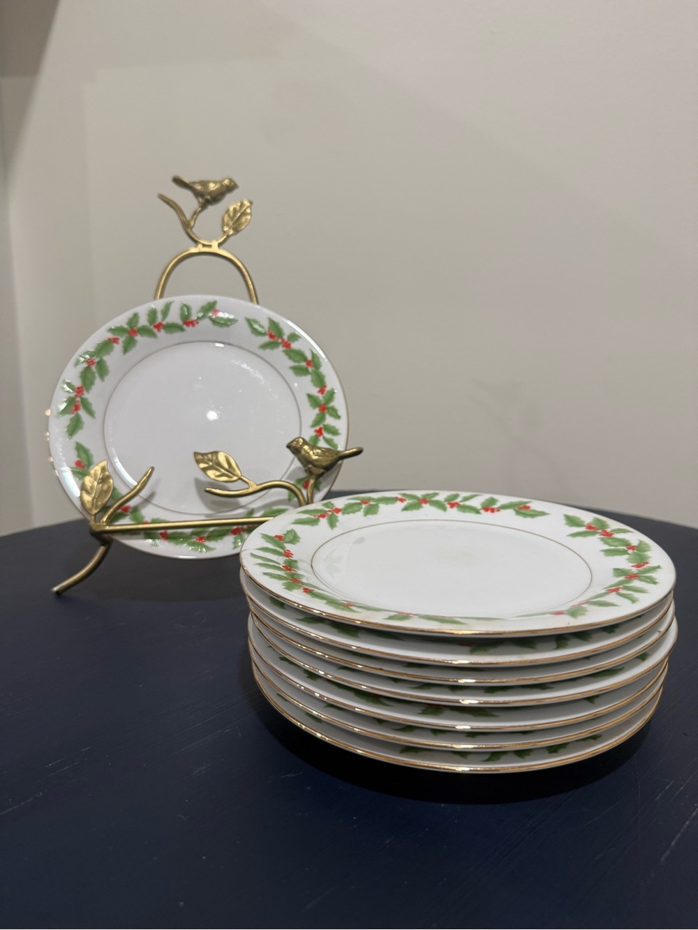 Crown Ming Holly Christmas Salad Plates Set of 8 Fine China Gold Trim 7.5”